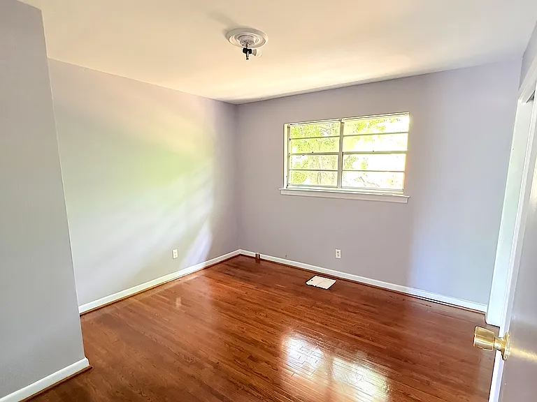 1221 Maple St — Photo 16