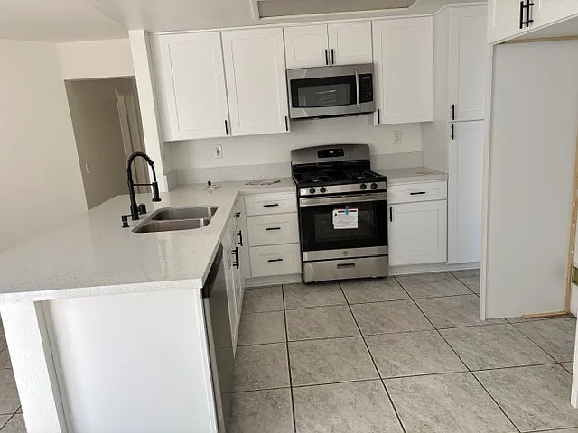 12830 Tiverton Ct — Photo 4