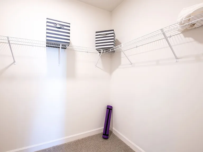 Taryn at 401 — Photo 34