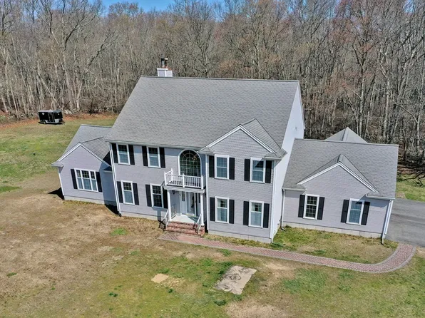 19 Strawberry Ln, Westport, MA 02790