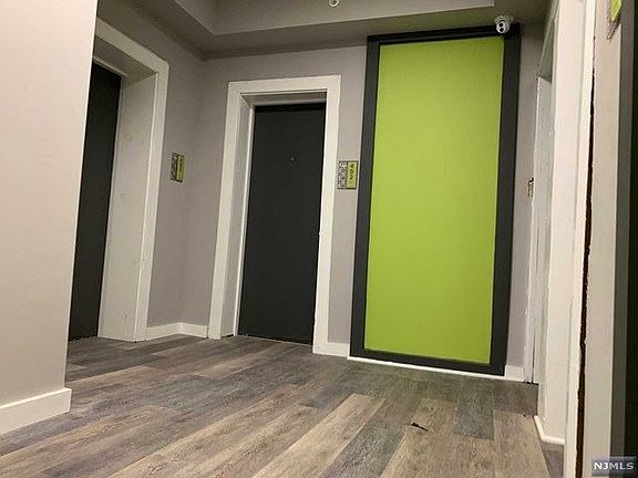 4th image of 875 18th Ave #202