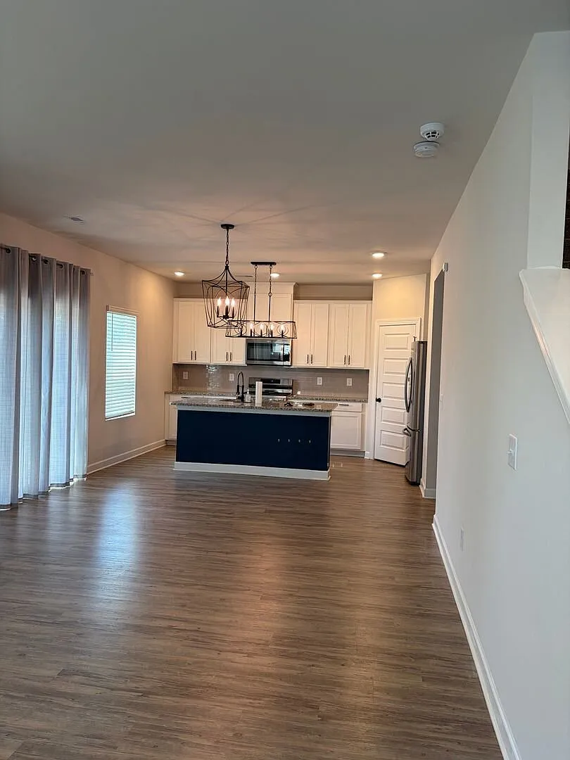 Beautiful Spartanburg Home Right Off I-85, Available Now!! $500 Off First Full Month — Photo 3