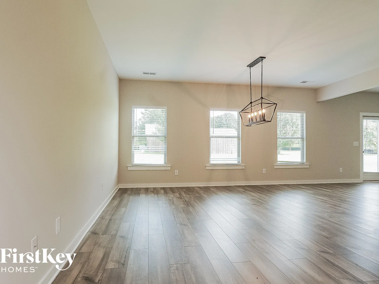 3 bed, 2.0 bath, 1801 sqft, $2,080 — Photo 4