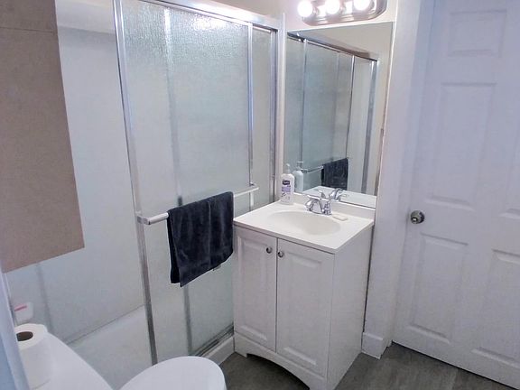4th image of 637 40th St