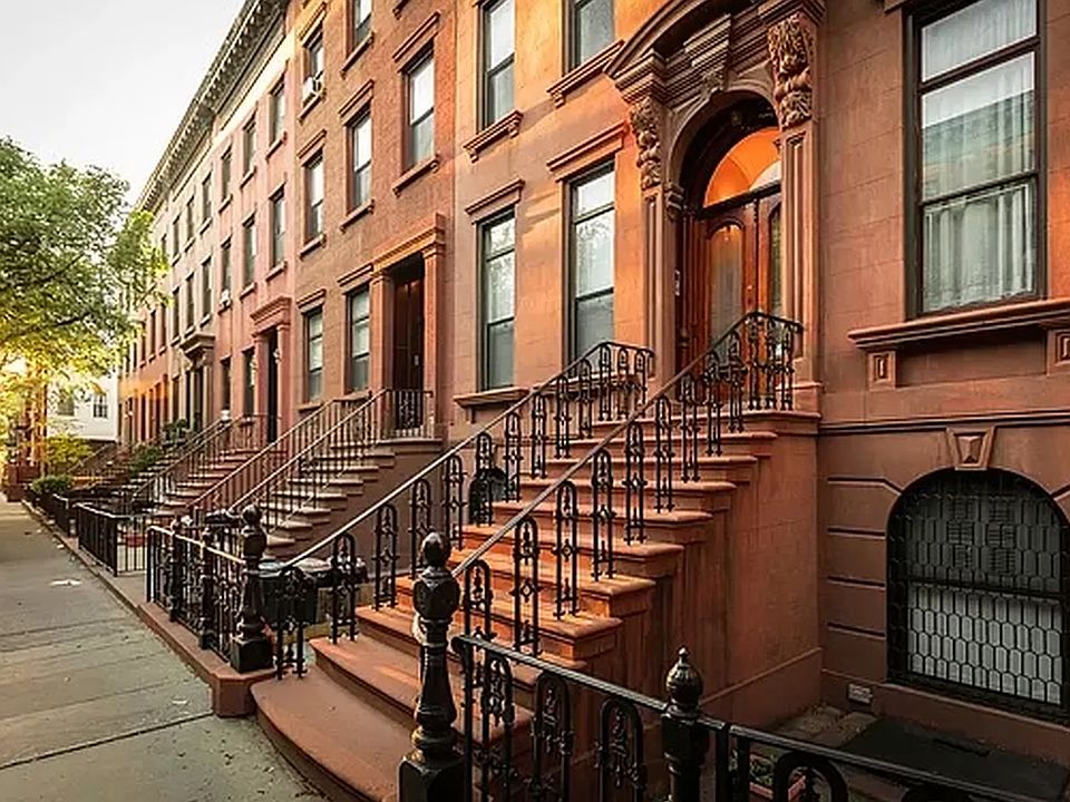 1st image of 457 W 49th St