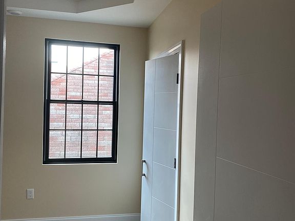 5th image of 731 Summer Ave Floor 1