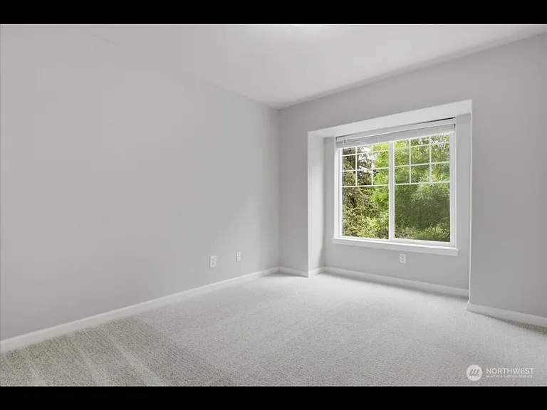 2711 Rossiter Ln — Photo 4