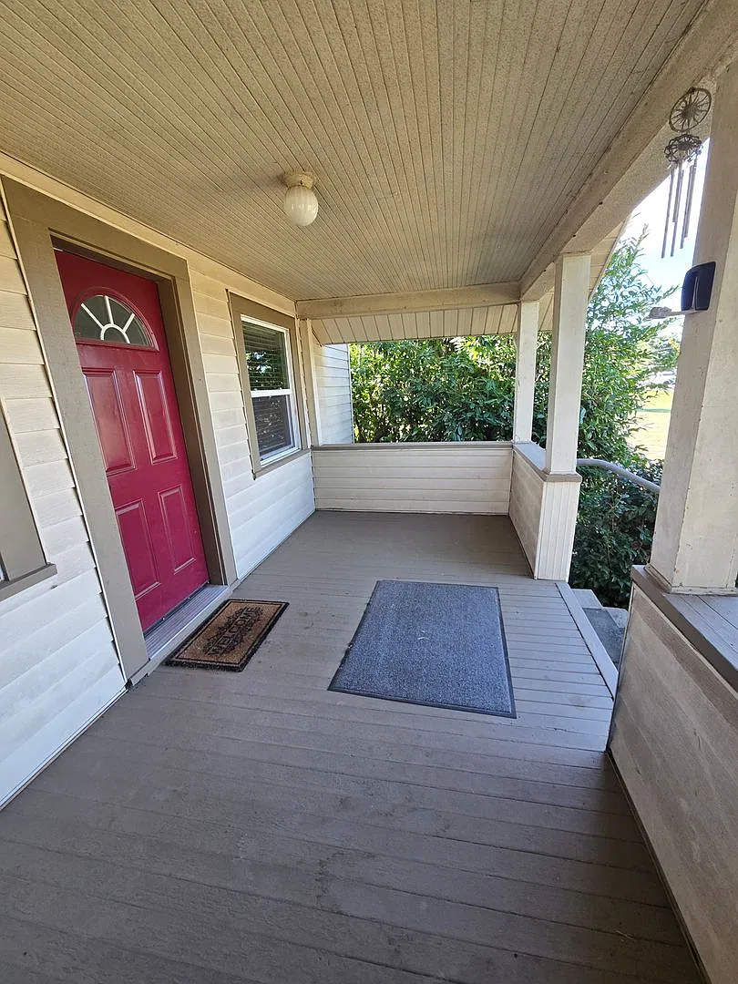 Pet Friendly Farmhouse Near Corvallis 4 Bedrooms, Large Yard & Detached Garage — Photo 2