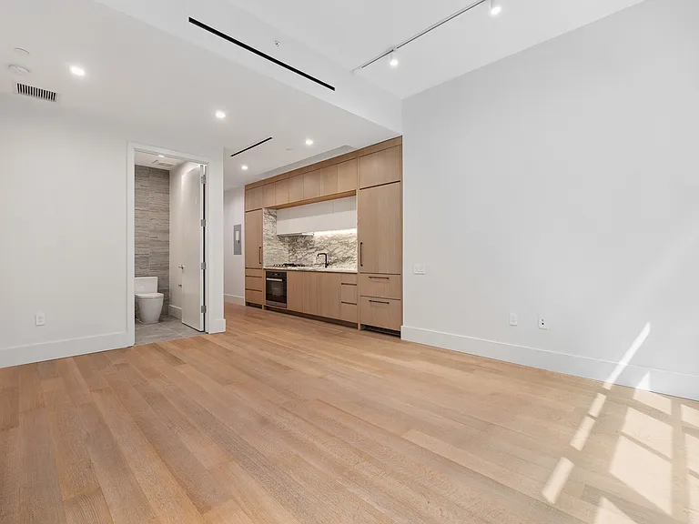 517 W 29th St #2C — Photo 5