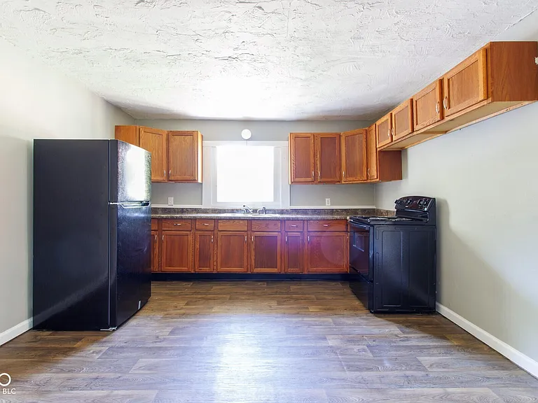 1212 W 5th St — Photo 6