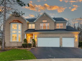 29 River Oaks Cir E, Buffalo Grove, IL 60089