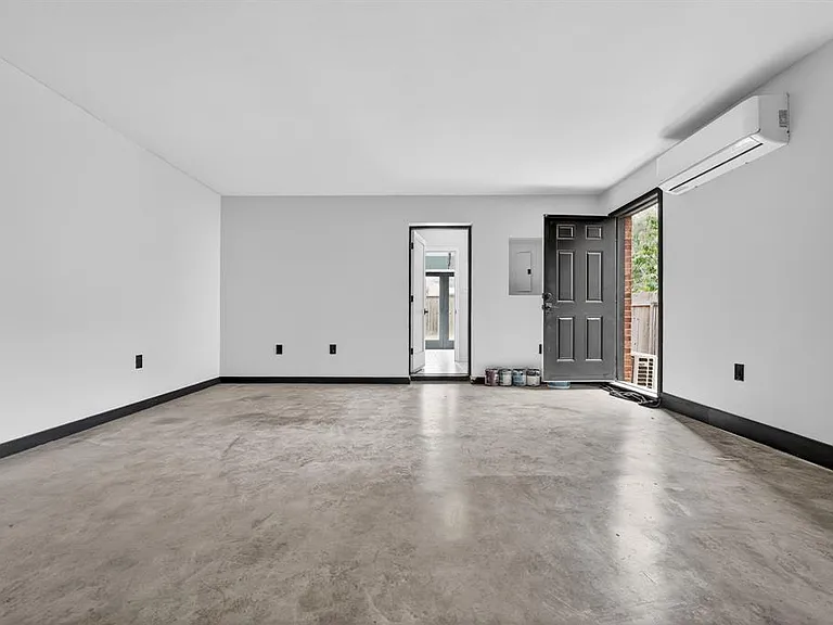 8409 Nairn Dr — Photo 31