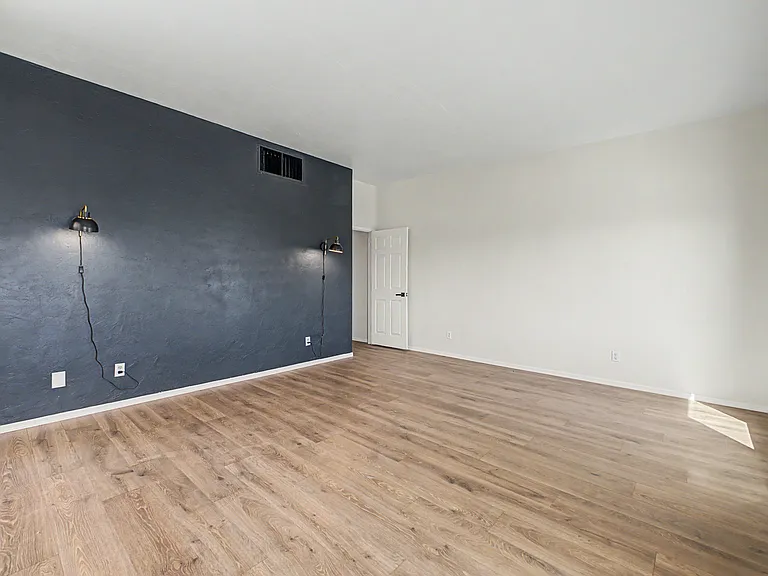 4650 N Paseo De Los Cerritos — Photo 18