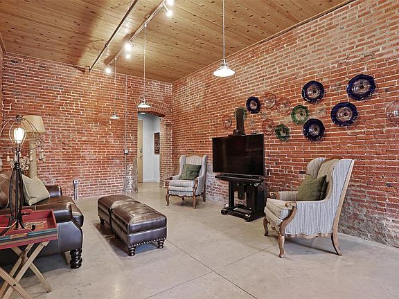 3rd image of 721 N 17th St APT 103