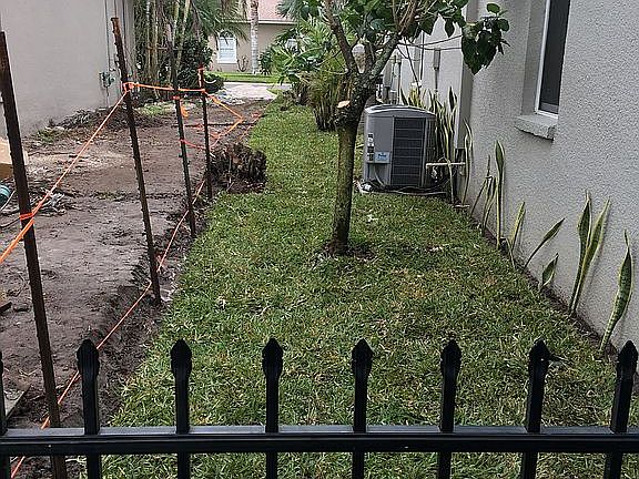 3rd image of 6528 Vanda Ln
