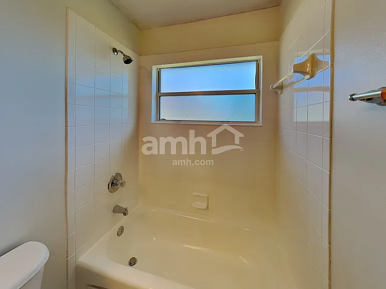 341 Diana Ct — Photo 18