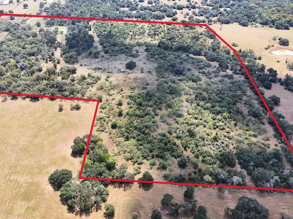 1387 County Road 221, Weimar, TX 78962