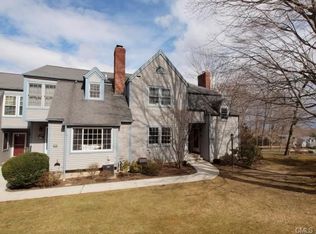 208 Glengarry Rd, Fairfield, CT 06825