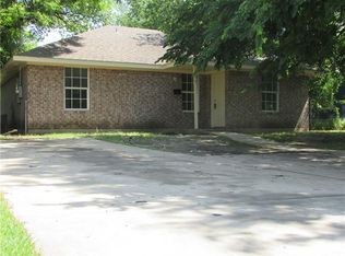 407 E Denton St, Ennis, TX 75119