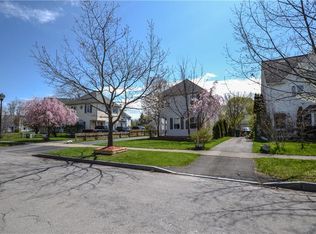 28 Schilling Ln, Rochester, NY 14618