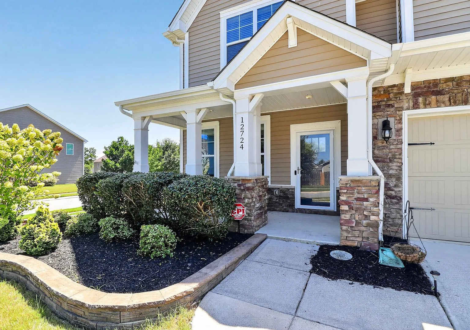 Beautiful 4BR/3.5BA Home in Charlotte — Photo 2