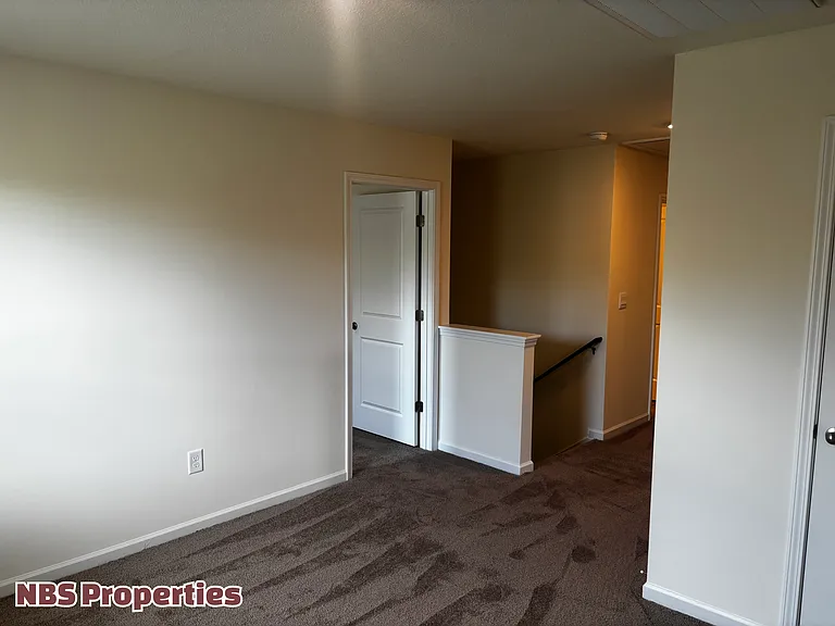 935 Utopia Ln — Photo 15