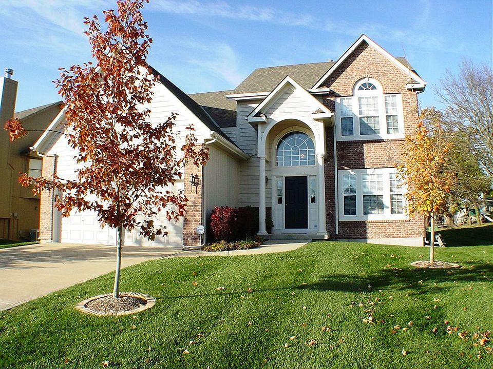The front of this beautiful home