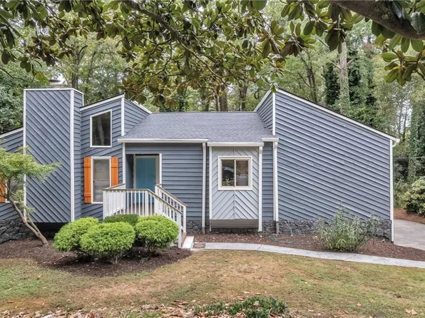 766 Lost Creek Cir, Stone Mountain, GA 30088