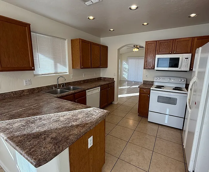1284 W Laporte Ln — Photo 7