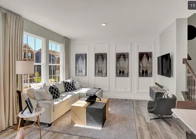 9329 Clarendon Dr — Photo 16