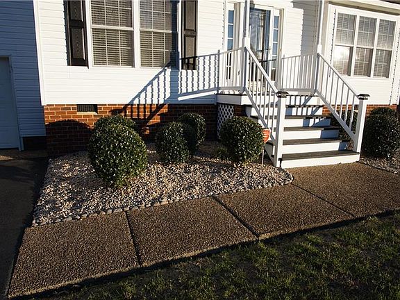 3rd image of 21155 Baileys Grove Dr