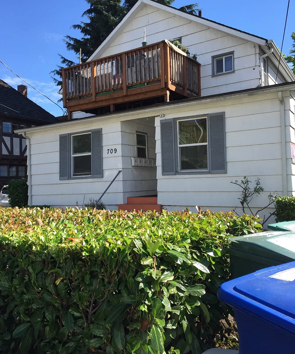 4-unit Apartment right in the heart of the University of Washington — Photo 1