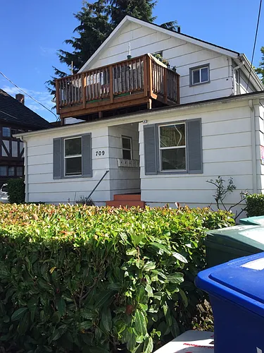 709 NE 43rd St Photo 1