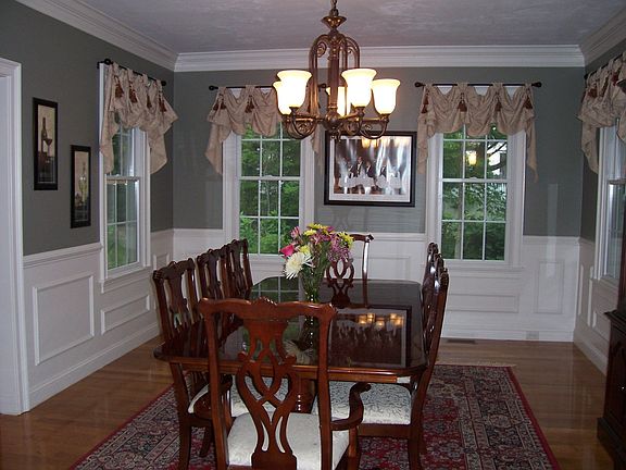 MAGNIFICENT BANQUET SIZE DINING ROOM 
