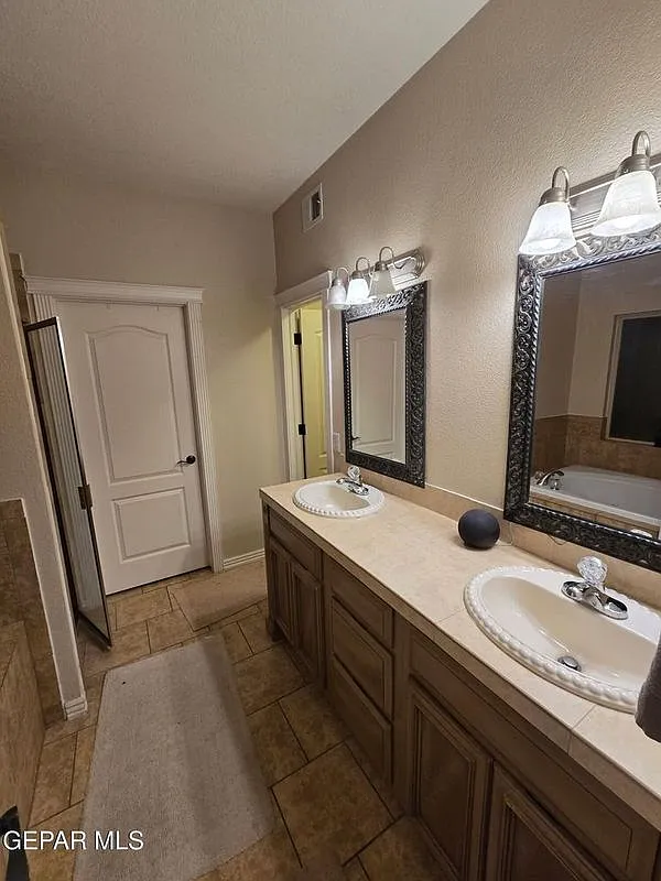 3 bed, 3.0 bath, 1667 sqft, $2,000 — Photo 4