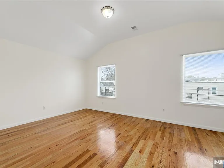 45 Orient Ave — Photo 17
