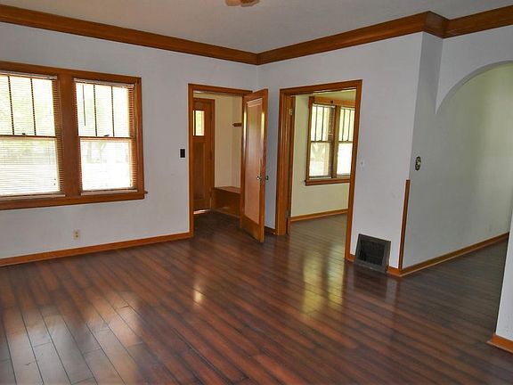 5th image of 312 S Elm St