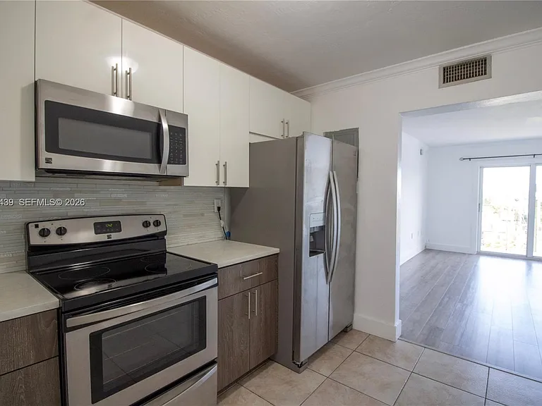 4758 W Flagler St #14 — Photo 5