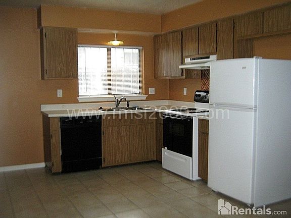 3rd image of 12912 Elyse Pl SE