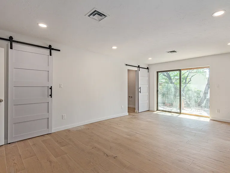 SPACIOUS PRIMARY SUITE