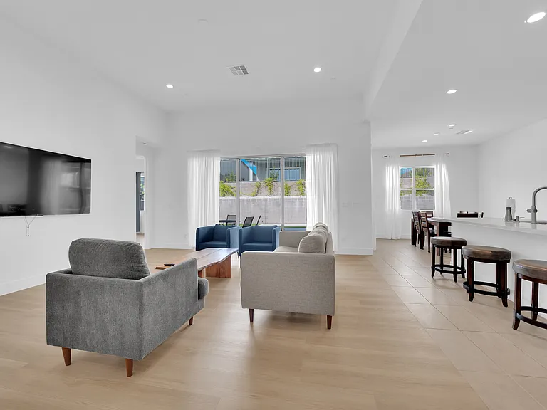 323 Robledo St — Photo 18