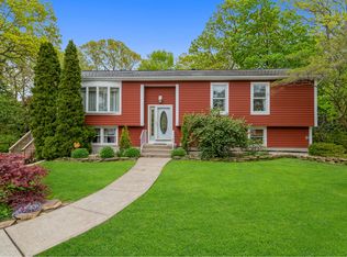 10 Ricky Rd, Ronkonkoma, NY 11779
