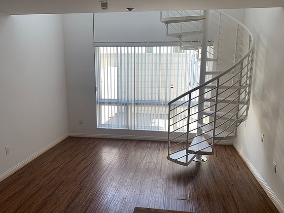 5th image of 2234 Brant St #B7