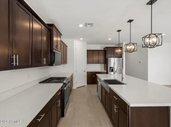 32883 N Vineyard Avenue, San Tan Valley, AZ 85143