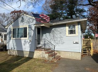 97 Hillcrest Rd, Waltham, MA 02451