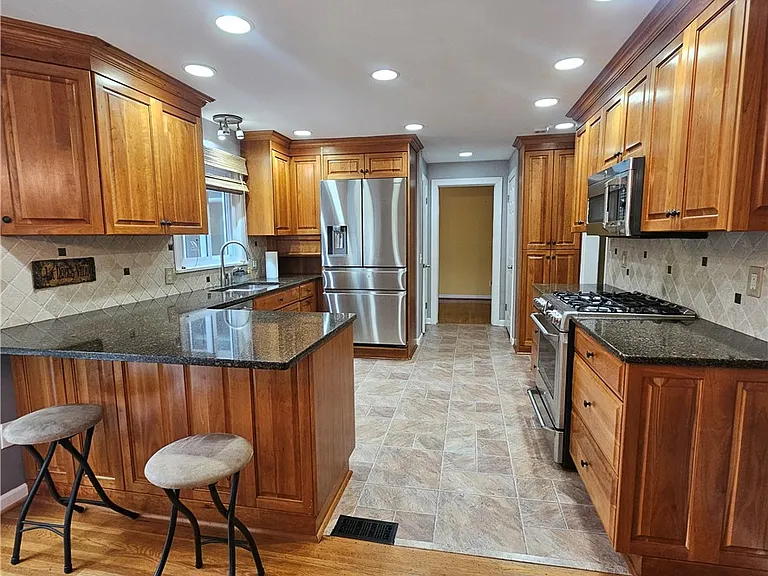 50 Greenview Dr — Photo 13