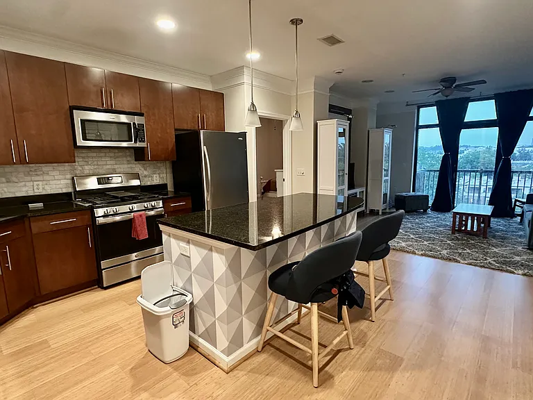 444 W Broad St #606 — Photo 1