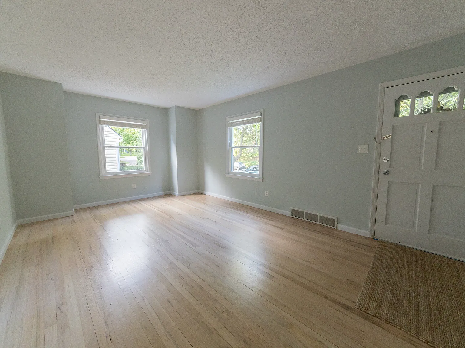 3 bed, 1224 sqft, $2,600 — Photo 4