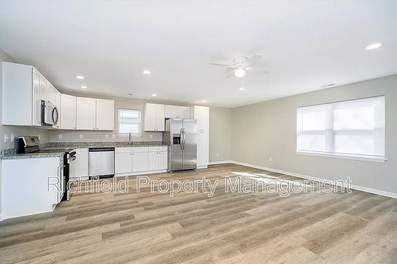 3 bed, 2.0 bath, 1350 sqft, $1,500 — Photo 3