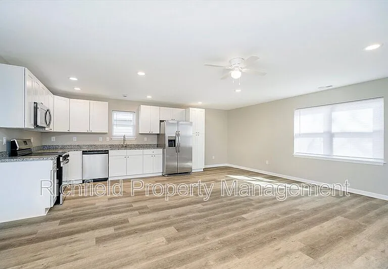 2757 Columbia Ave #B — Photo 6